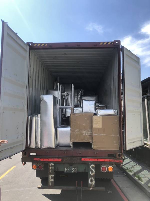新北市搬家案例.拆兩個貨櫃與搬運-協助客戶進行外國進口特殊家具組裝2